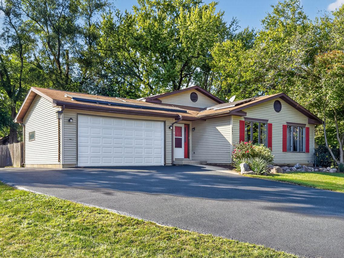 2501 S Birchwood Ave., Mchenry, IL 60051