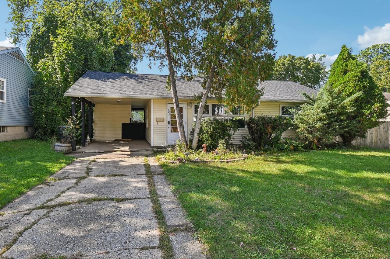 40 S Seymour Ave., Mundelein, IL 60060