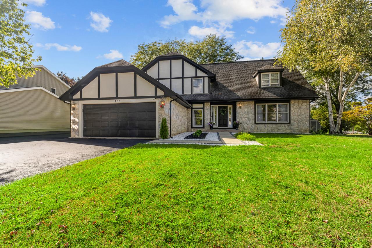 700 Fairfield Ln., Algonquin, IL 60102