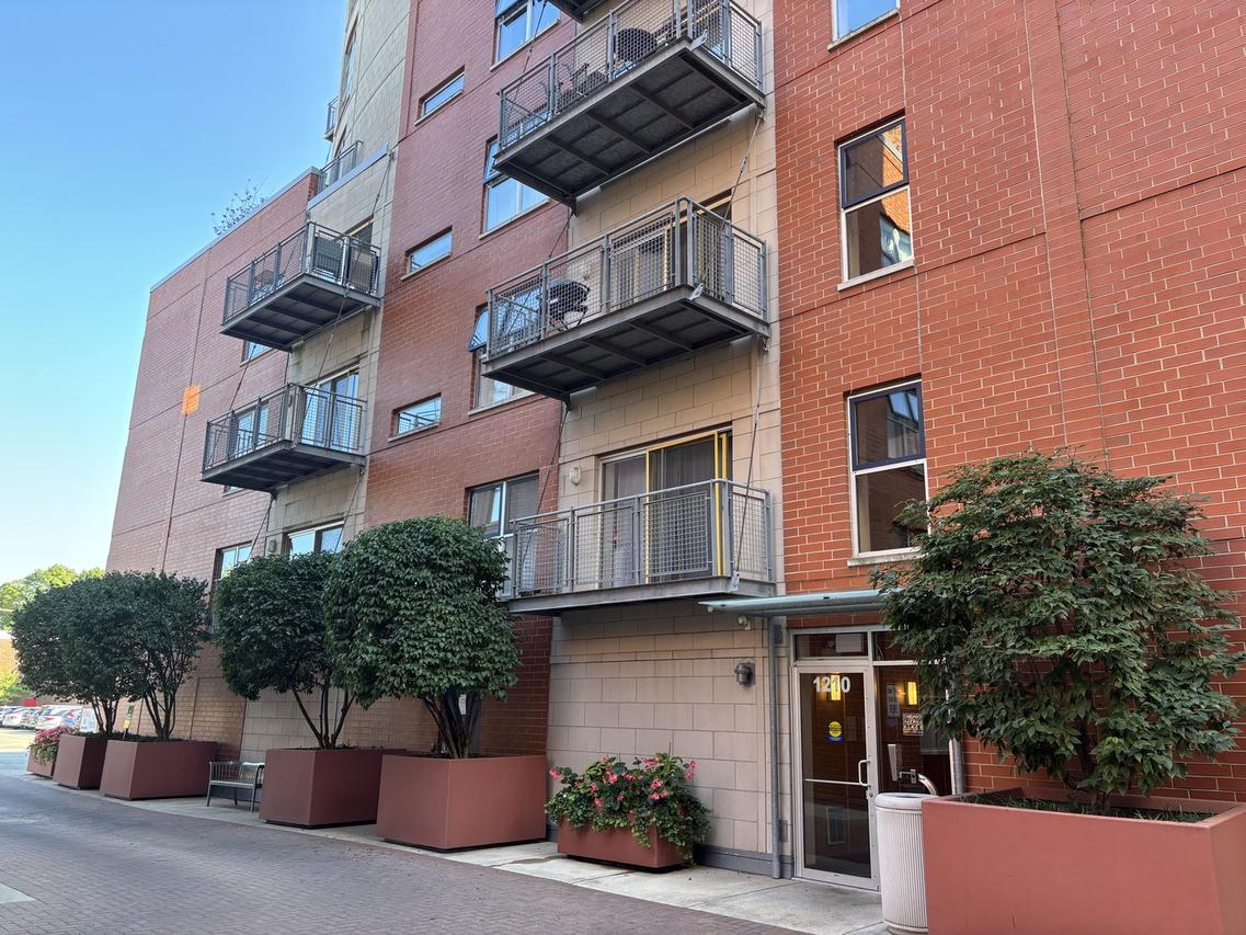 1210 Chicago Ave. #204, Evanston, IL 60201