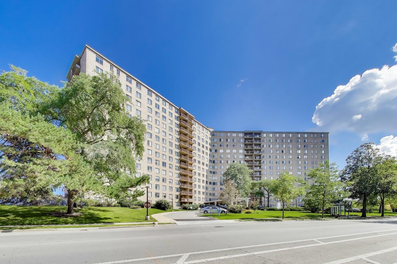 6833 N Kedzie Ave. #1101, Chicago, IL 60645