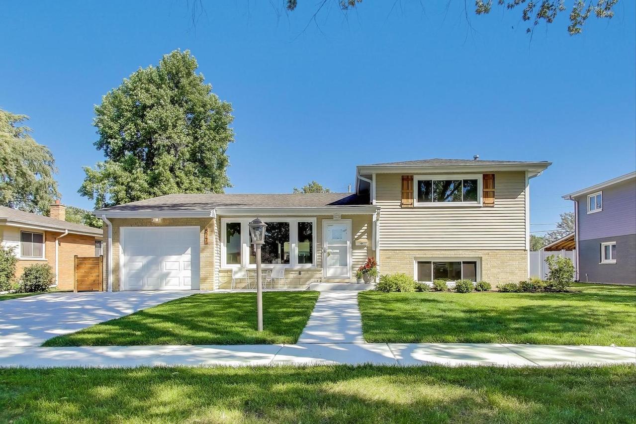 877 S Cedar Ave., Elmhurst, IL 60126