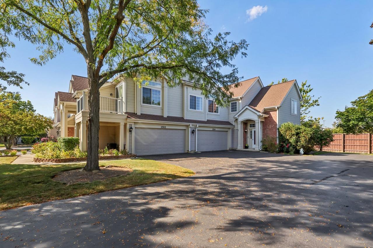 1512 N Waterbury Cir., Palatine, IL 60074