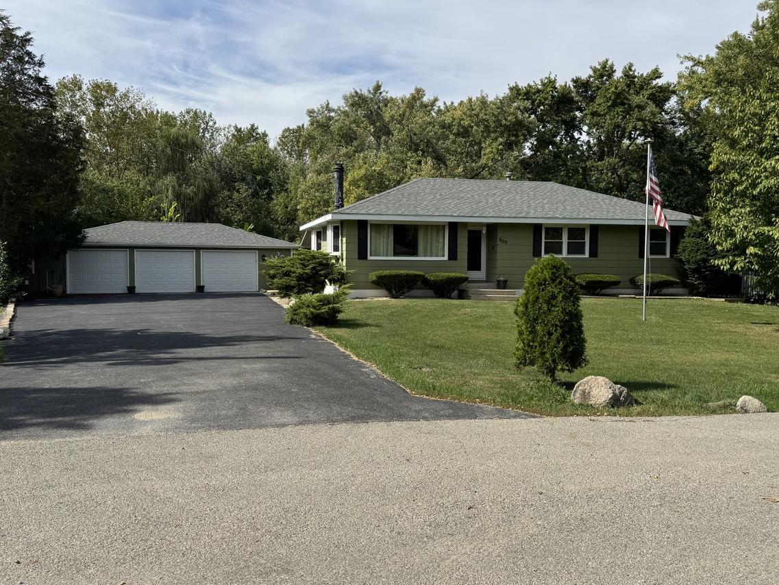 609 Oak St., Lockport, IL 60441