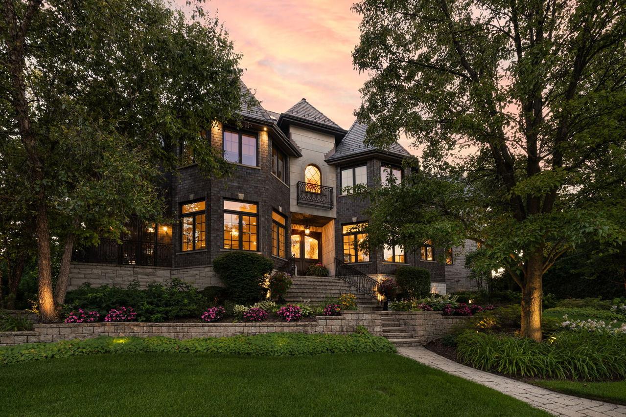 17 Ambriance Dr., Burr Ridge, IL 60527