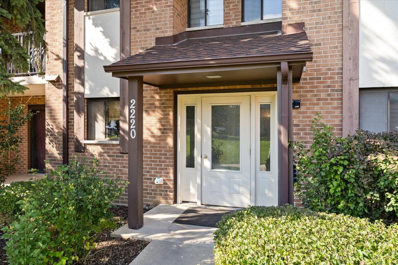 2220 Wharf Dr. #1906, Woodridge, IL 60517