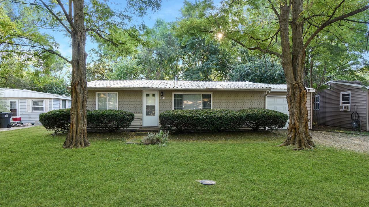 1004 S Pleasantview Dr., Tuscola, IL 61953