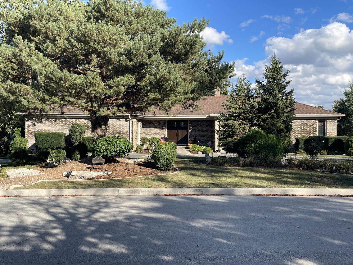 8 Shelburne Dr., Oak Brook, IL 60523