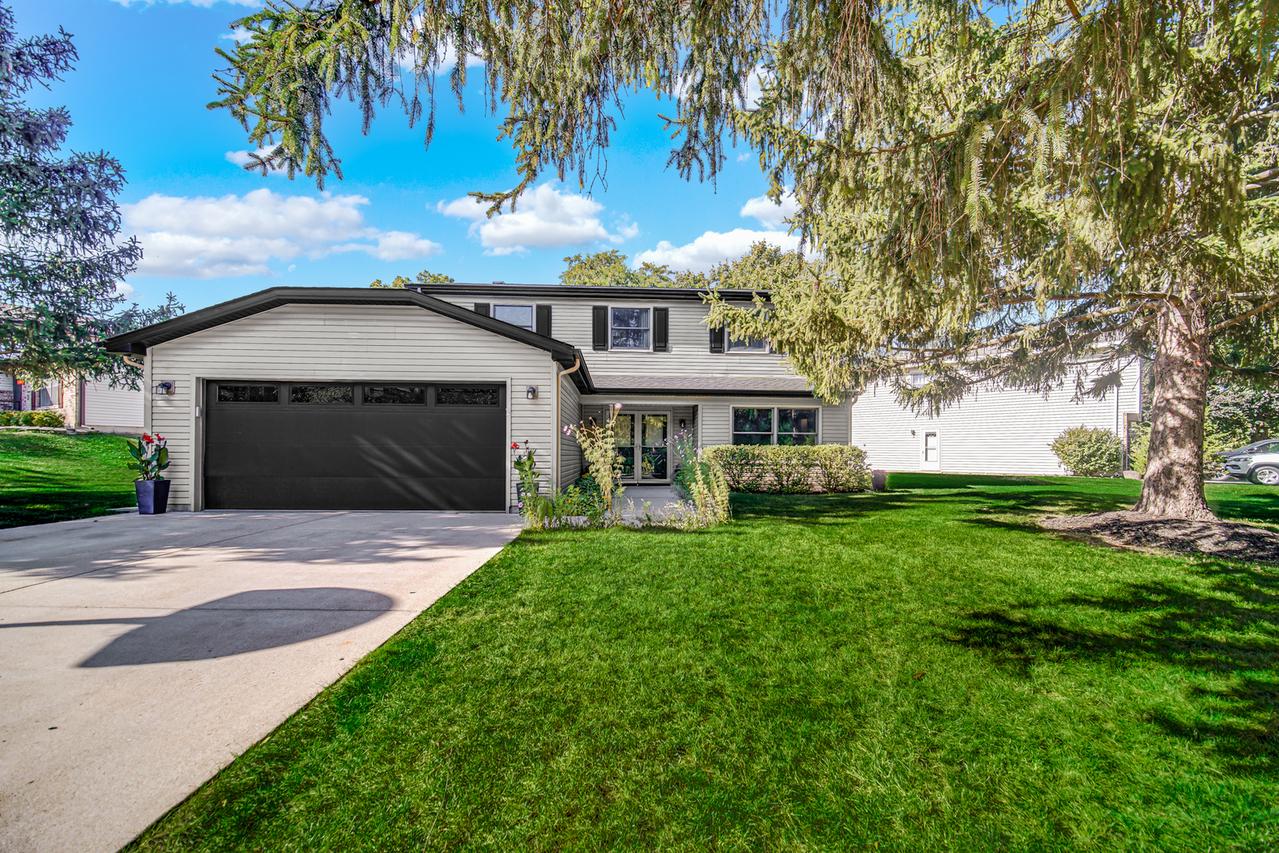 1028 W Park Place Dr., Bartlett, IL 60103