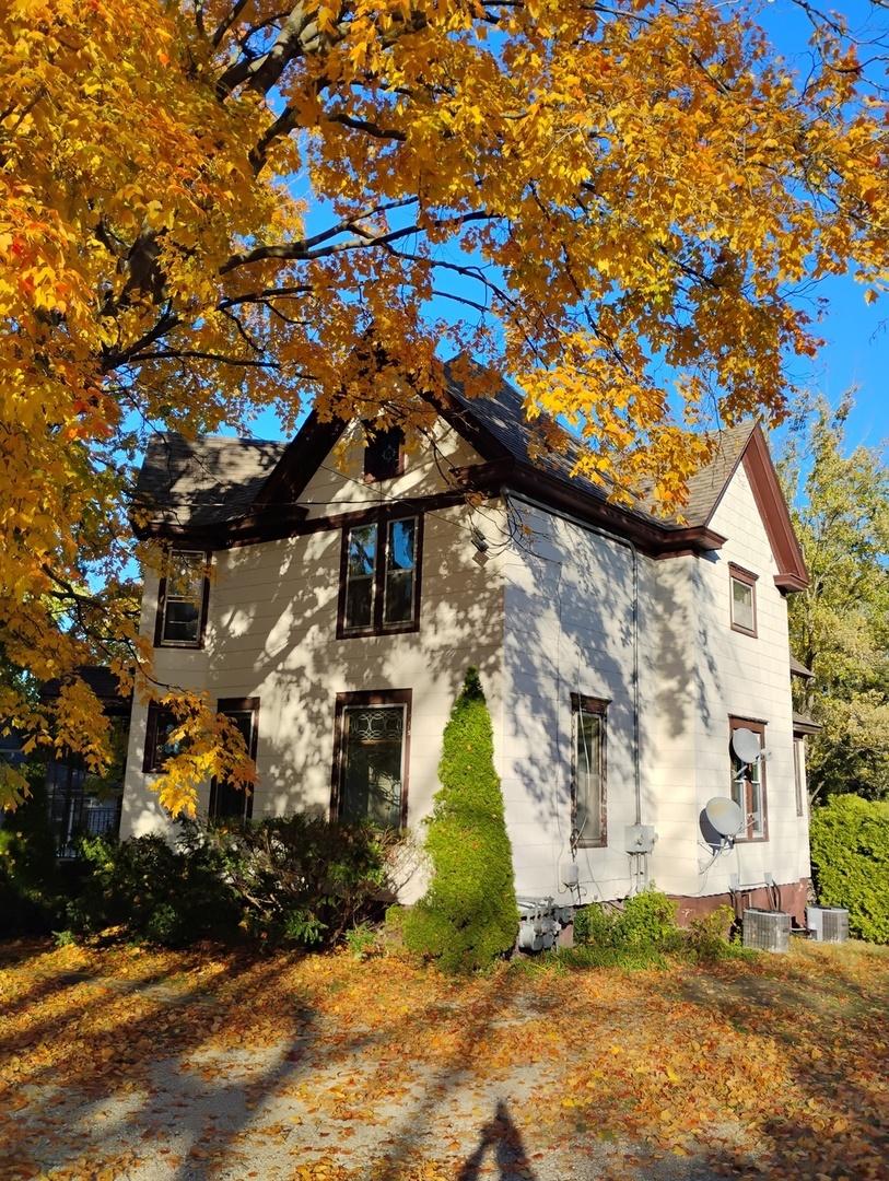 601 S Jefferson St., Woodstock, IL 60098