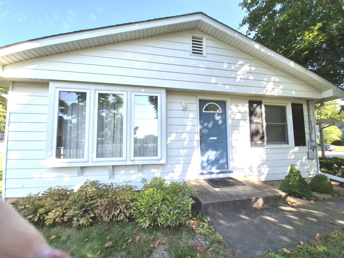 131 E Jackson St., Oswego, IL 60543