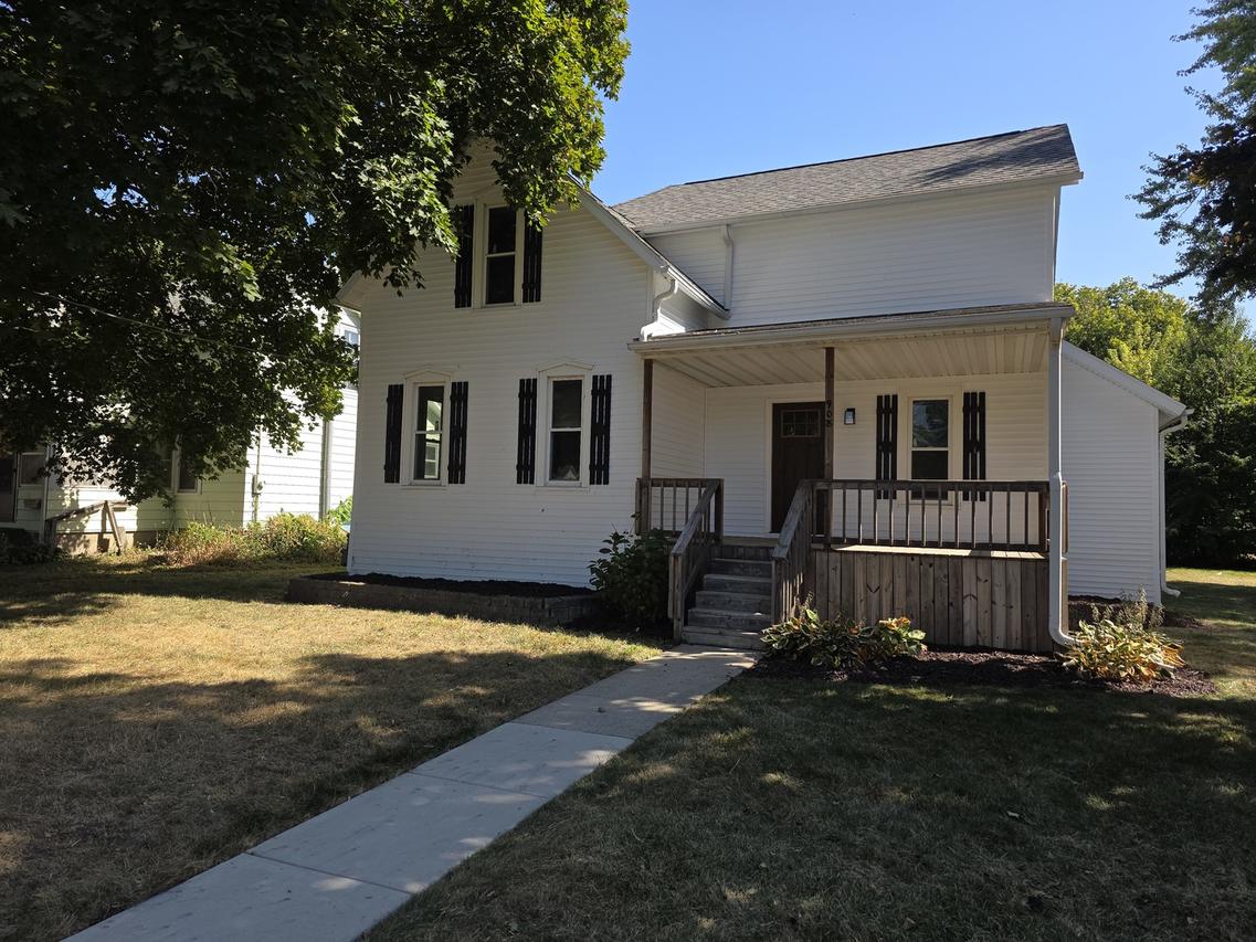 908 1st Ave., Sterling, IL 61081