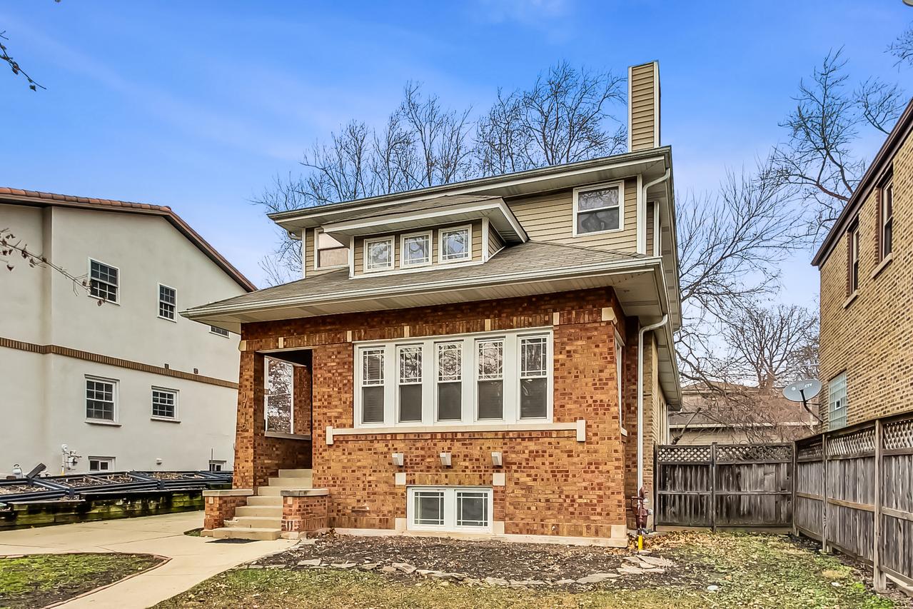 1716 W Beverly Glen Pkwy., Chicago, IL 60643