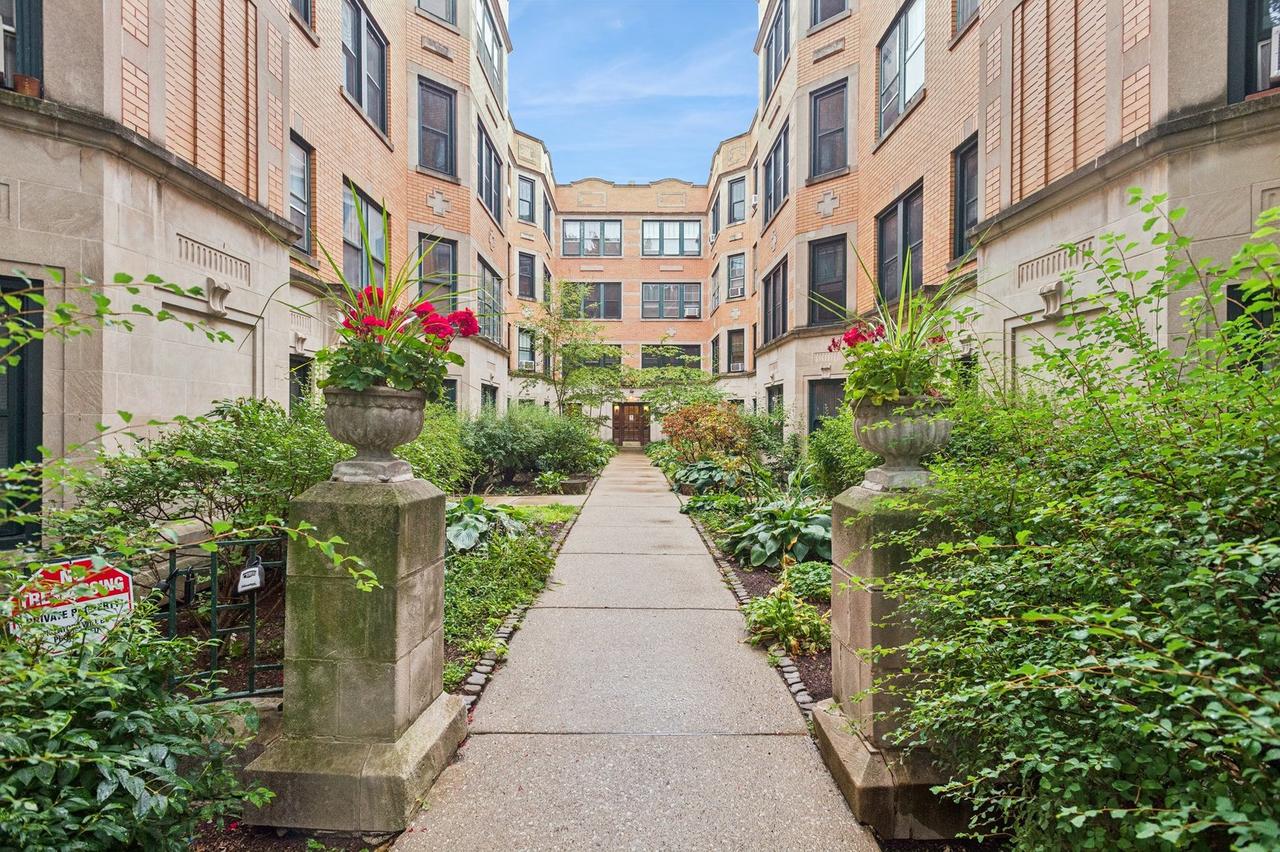 1221 W Granville Ave. #2B, Chicago, IL 60660