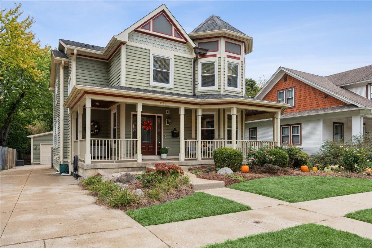 224 Newberry Ave., Libertyville, IL 60048