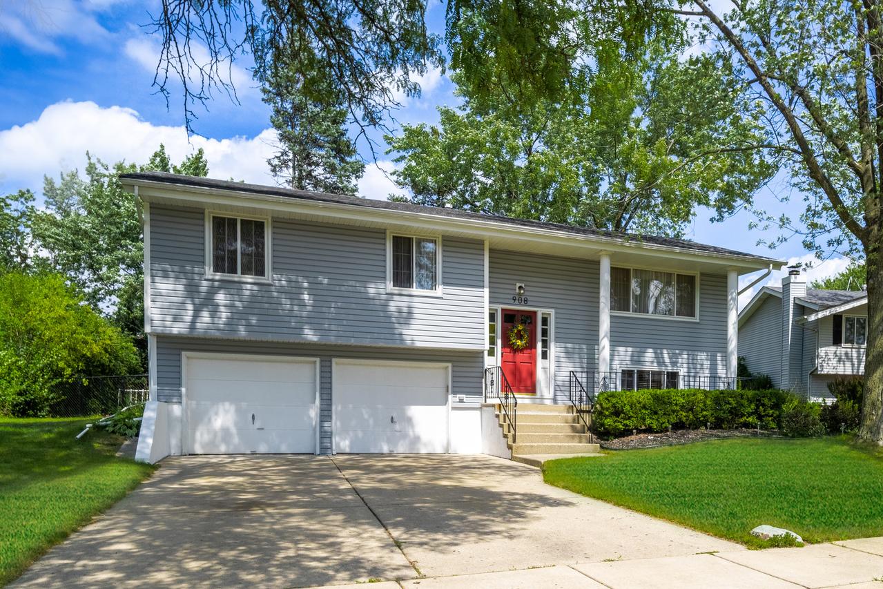 908 Jeffery Ct., Schaumburg, IL 60193
