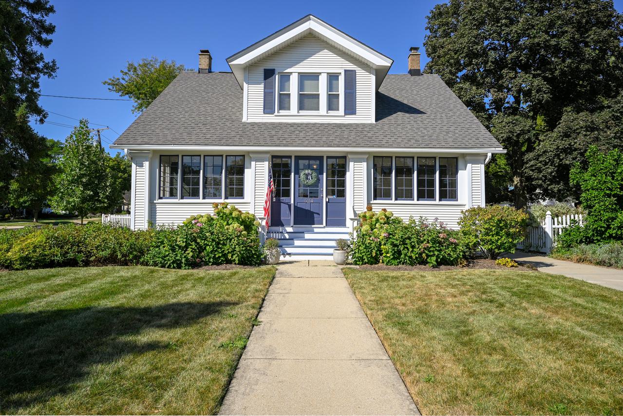 534 Western Ave., Glen Ellyn, IL 60137