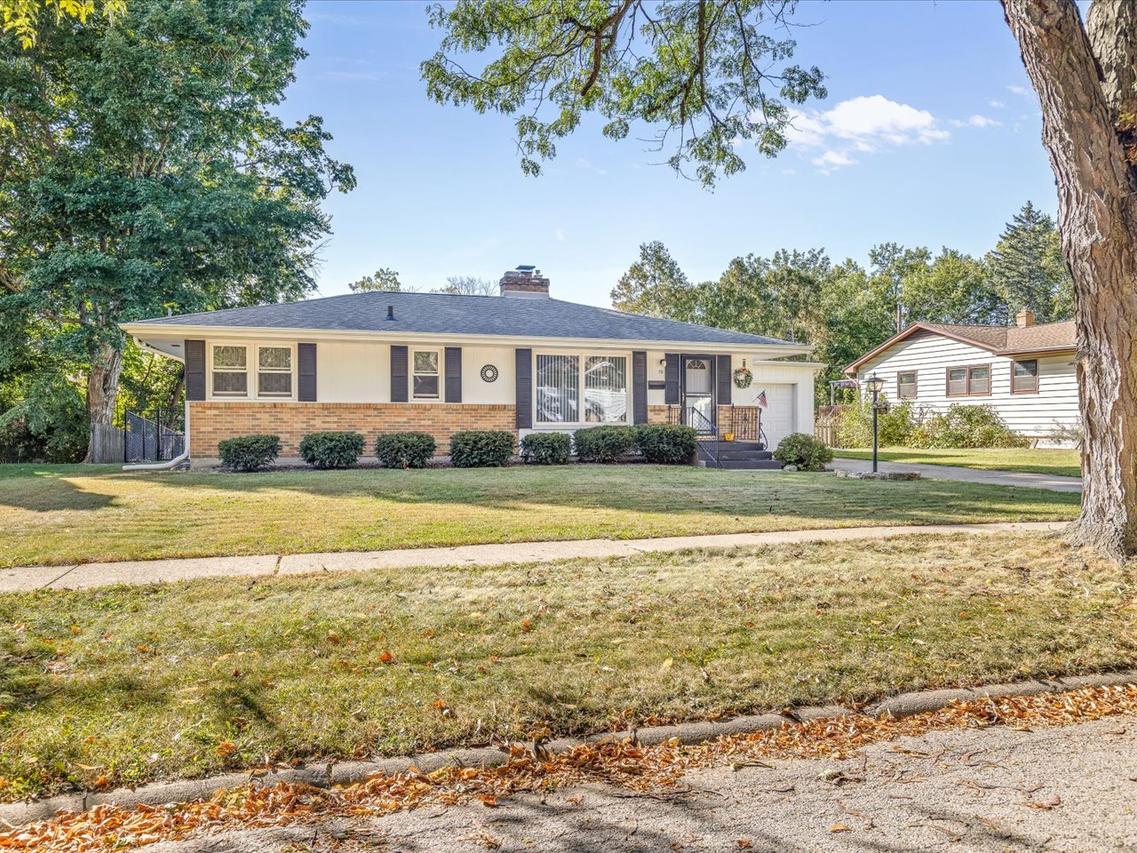 70 N Westwood Ave., Freeport, IL 61032