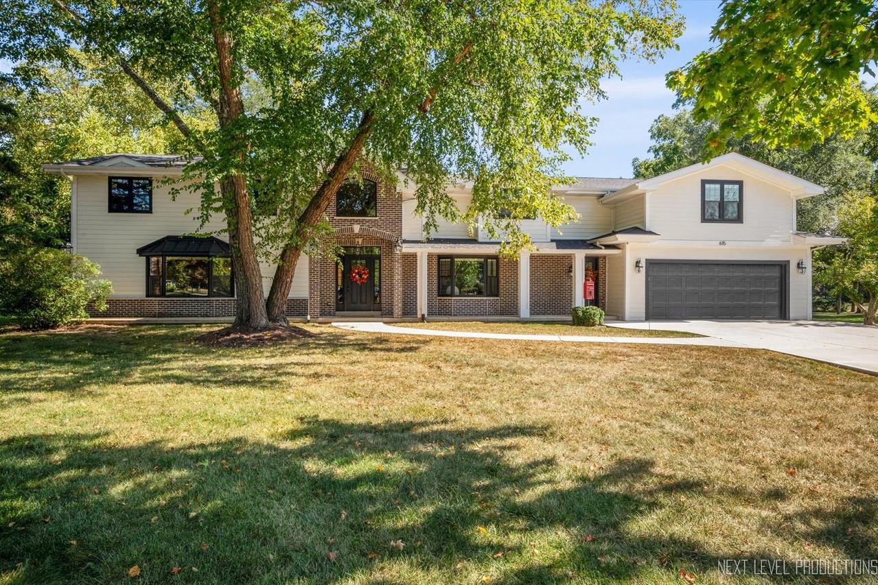 615 Marion Ave., St. Charles, IL 60174