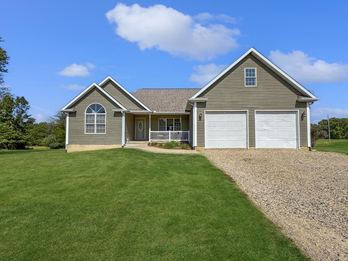 1063 Deervalley Dr., Varna, IL 61375
