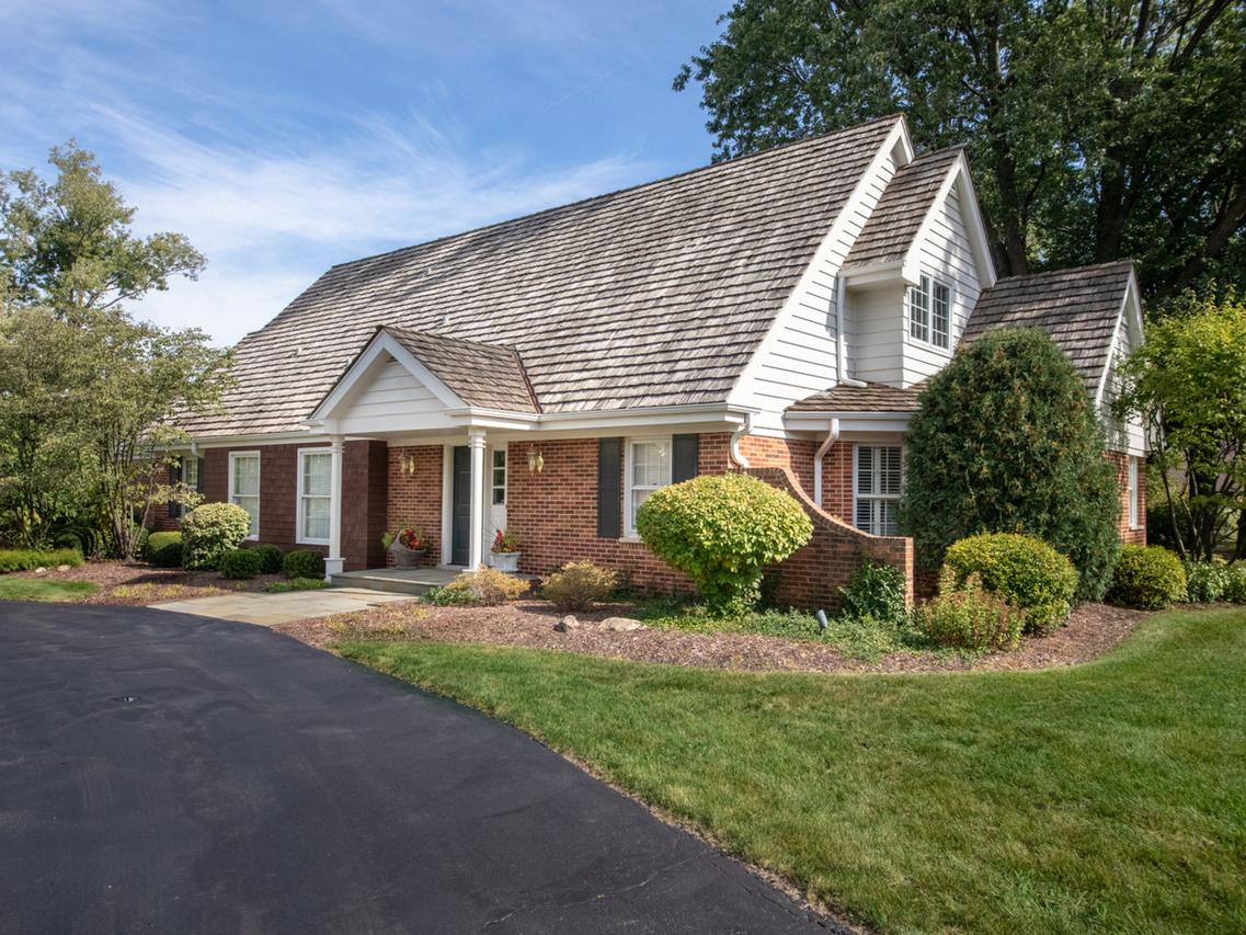 2 Royal Vale Dr., Oak Brook, IL 60523