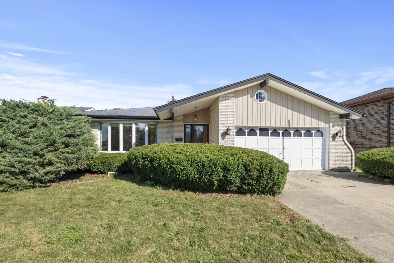 10909 S Knox Ave., Oak Lawn, IL 60453