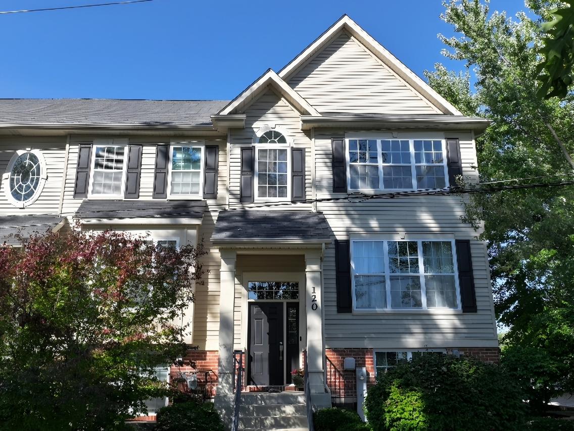 120 Melrose Ct., South Elgin, IL 60177