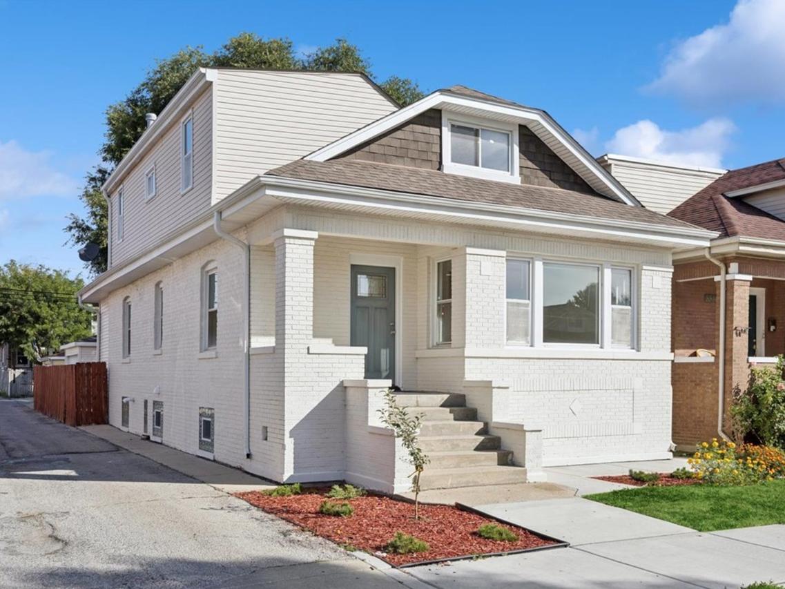 5542 W Byron St., Chicago, IL 60641