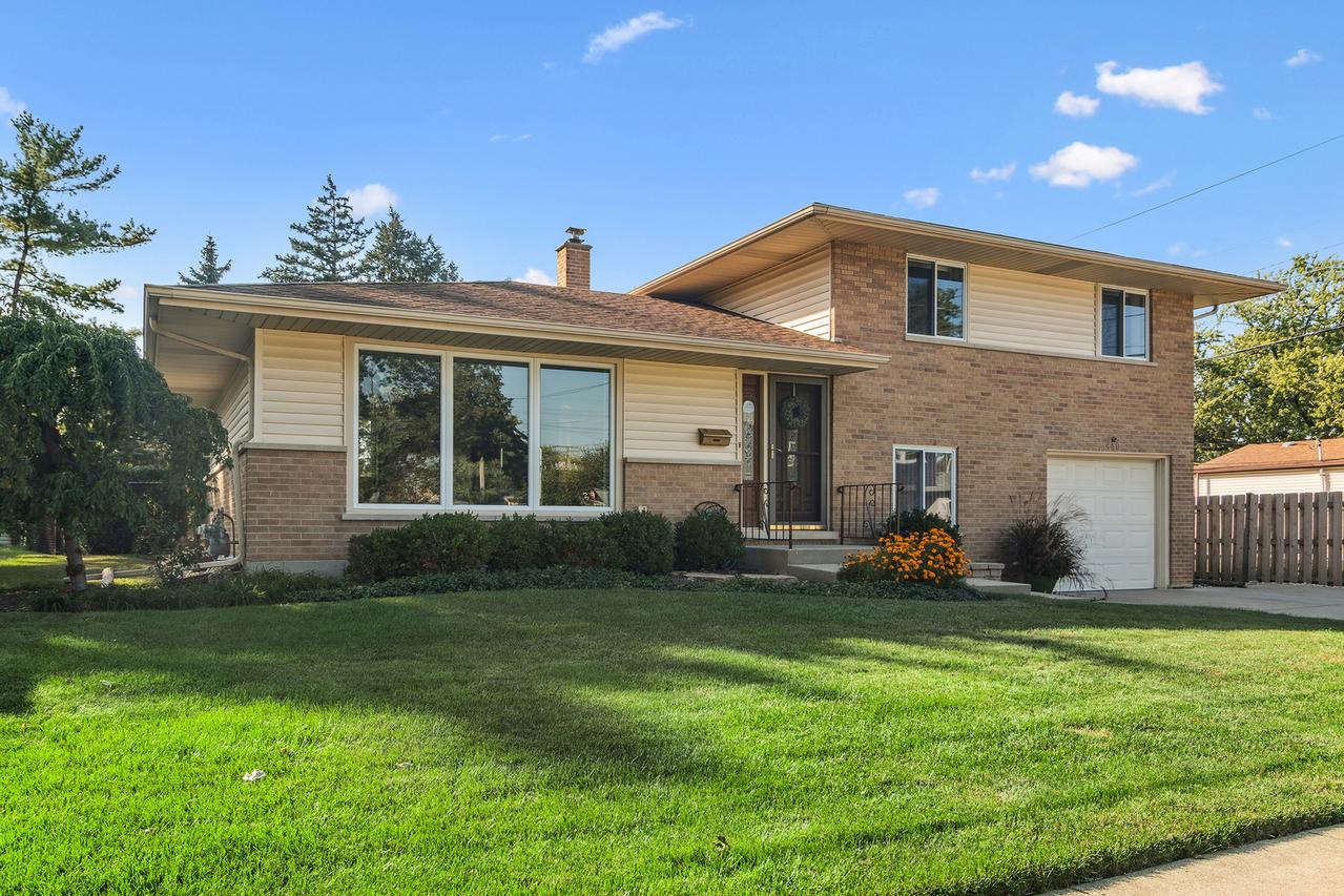 450 Little Path Rd., Des Plaines, IL 60016