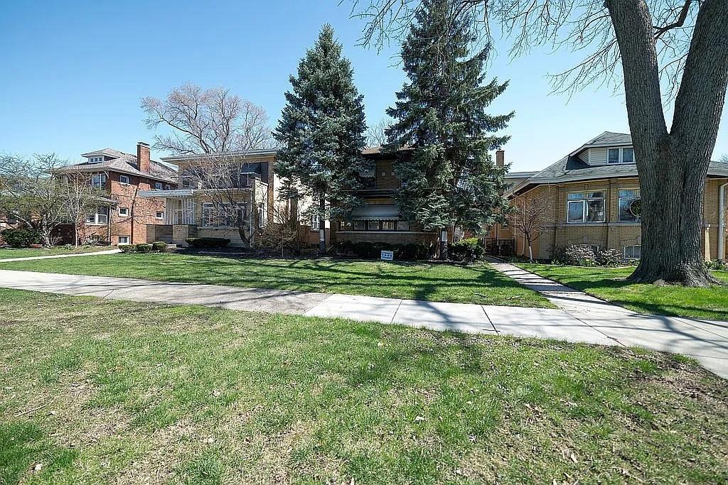10247 S Bell Ave., Chicago, IL 60643
