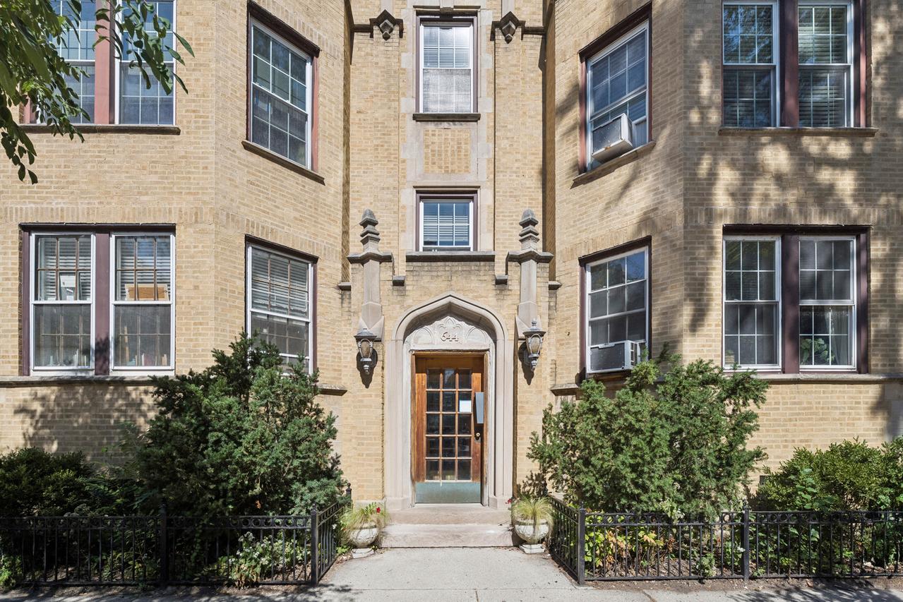 644 W Melrose St. #2E, Chicago, IL 60657