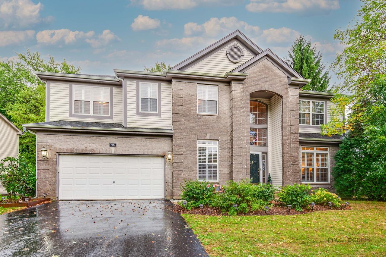 7449 Brentwood Ln., Gurnee, IL 60031