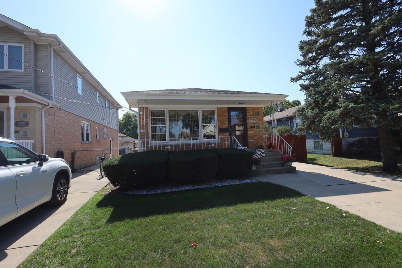 3249 W 108th St., Chicago, IL 60655