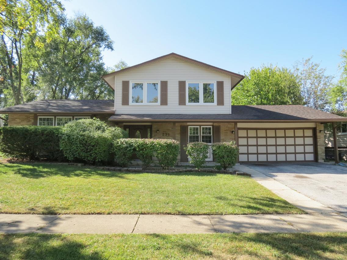 231 Charlotte Ln., Bolingbrook, IL 60440