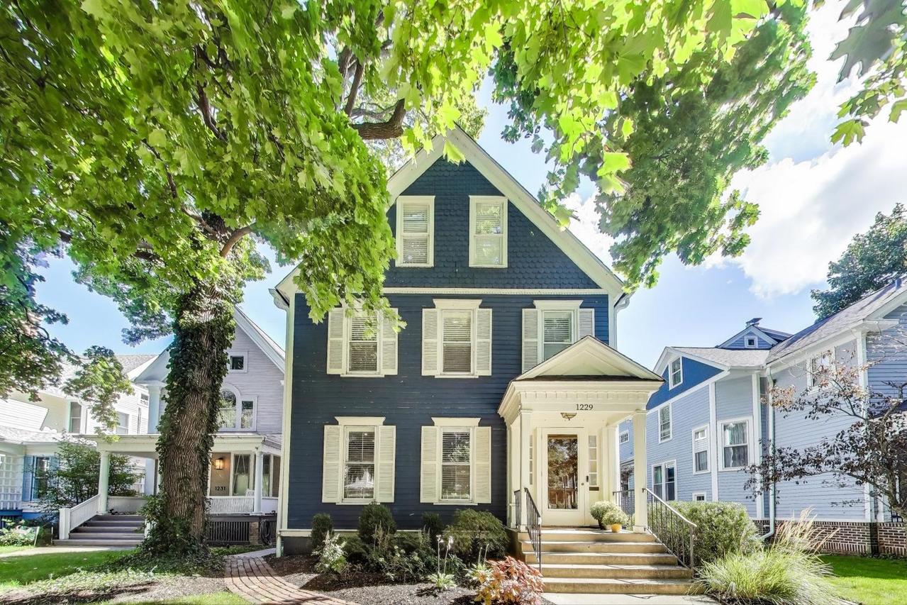 1229 Hinman Ave., Evanston, IL 60202