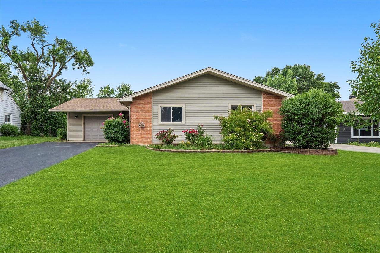 620 Lafayette Ln., Hoffman Estates, IL 60169