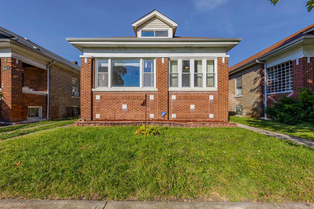 8624 S Throop St., Chicago, IL 60620