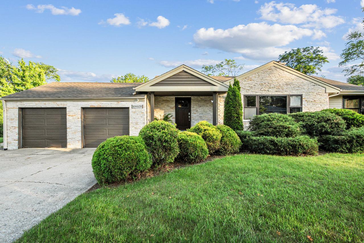 16W639 Red Oak Ave., Bensenville, IL 60106