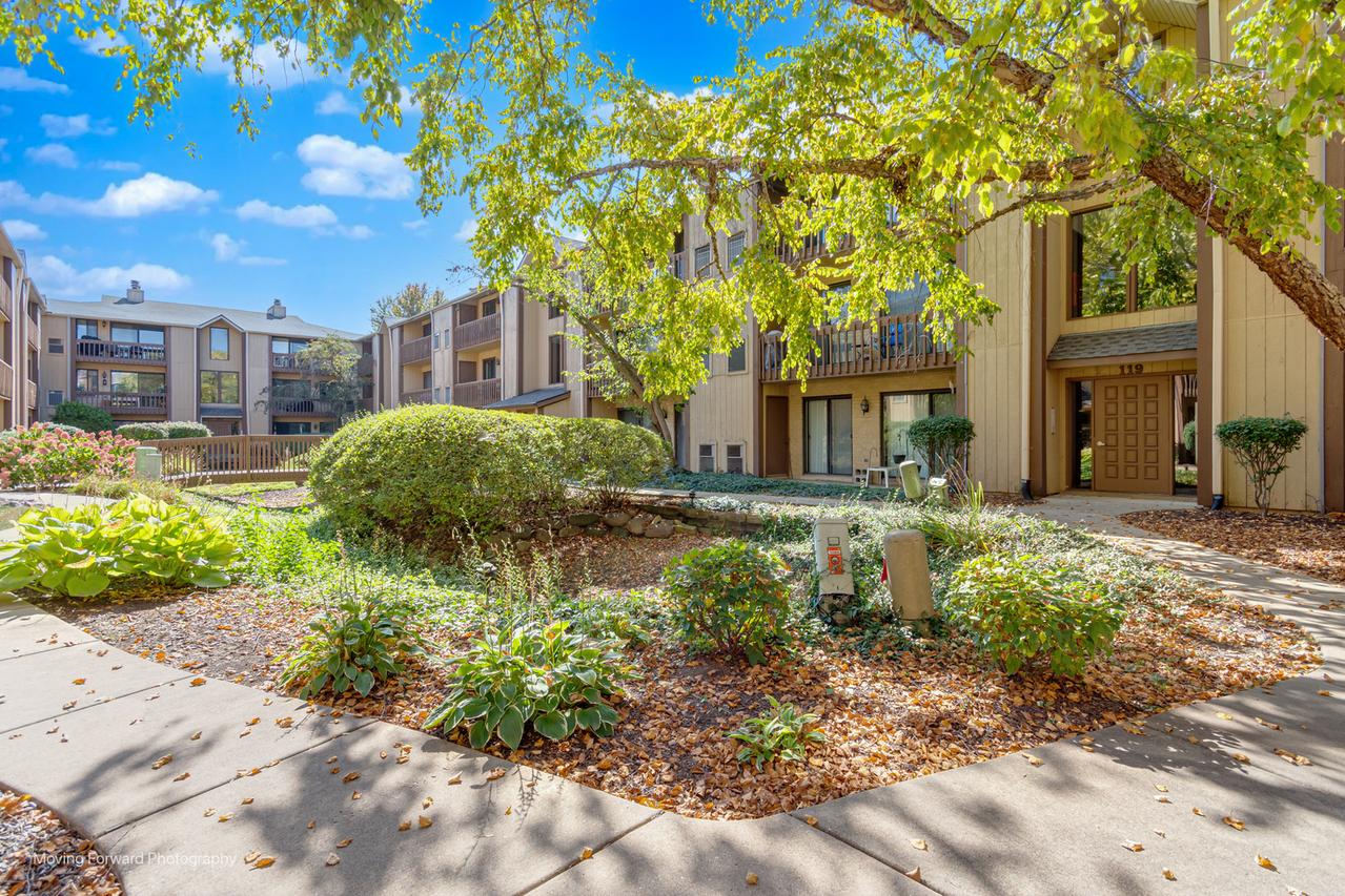 119 Olesen Dr. #2K, Naperville, IL 60540