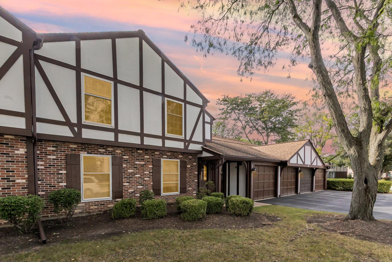 47 Glencoe Ct. #102D, Naperville, IL 60565
