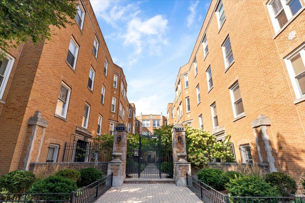 538 W Belmont St. #NG, Chicago, IL 60657