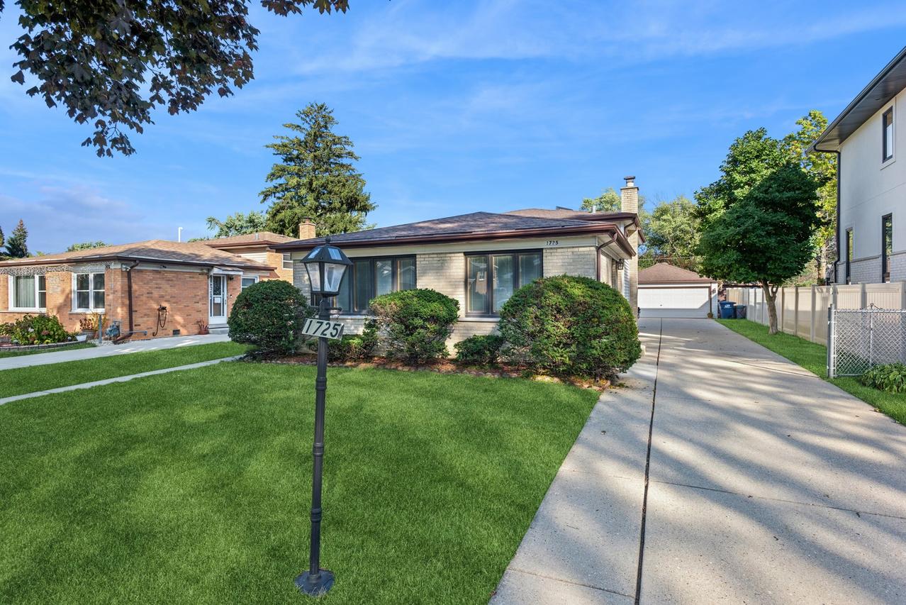 1725 Sycamore St., Des Plaines, IL 60018