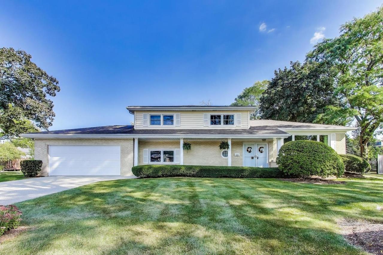 945 Hawthorne Ln., Northbrook, IL 60062