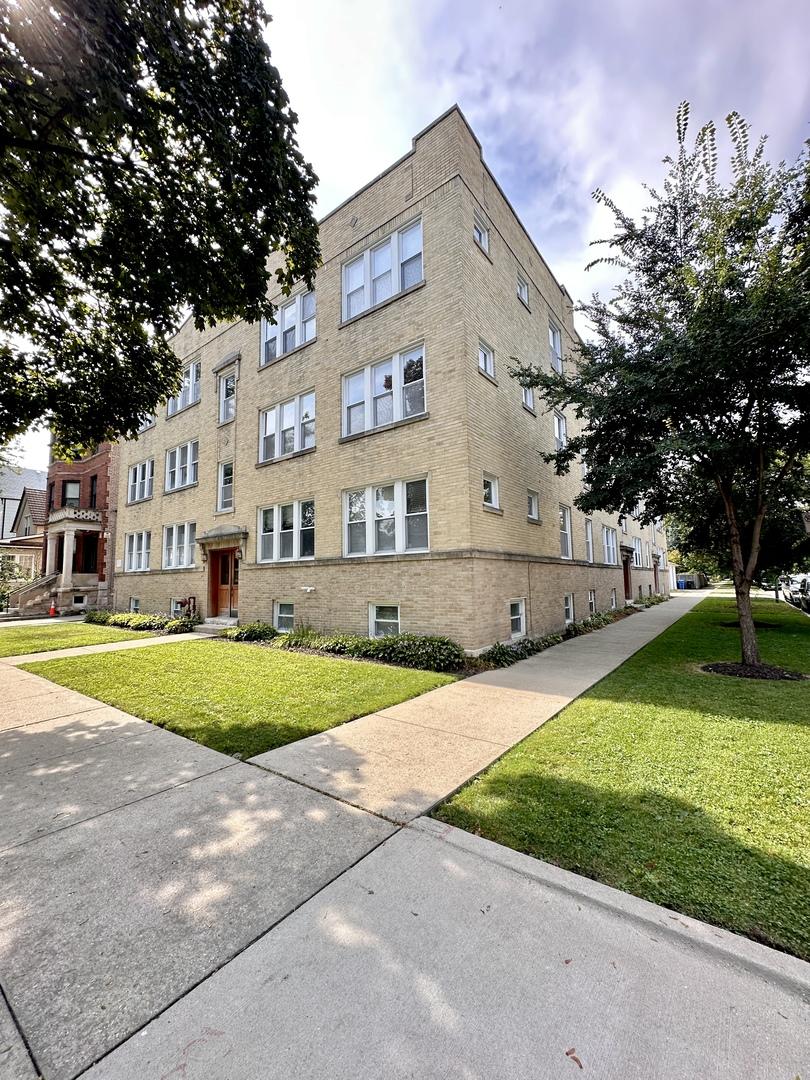 4447 W Sunnyside Ave. #1, Chicago, IL 60630