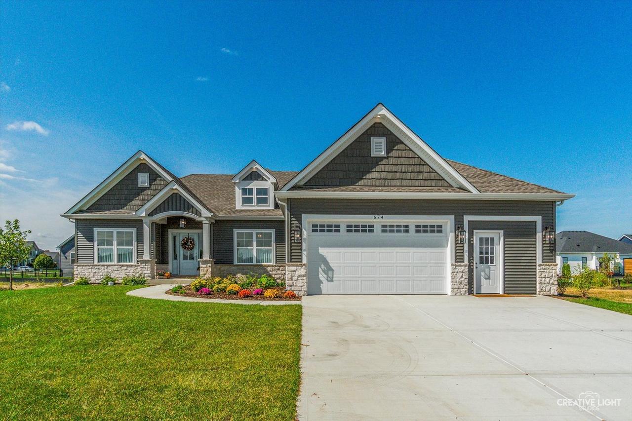 668 Cumberland Ln., Oswego, IL 60543