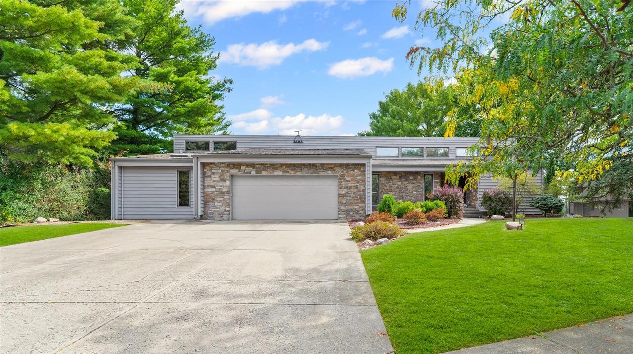 2012 Byrnebruk Dr., Champaign, IL 61822