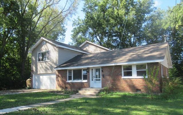 77 Mionske Dr., Lake Zurich, IL 60047