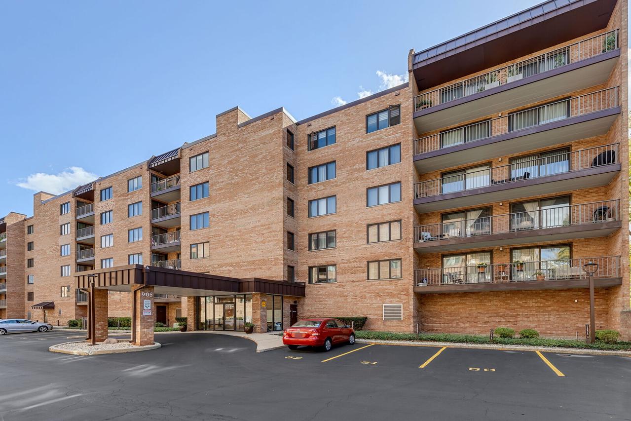 905 Center St. #507, Des Plaines, IL 60016