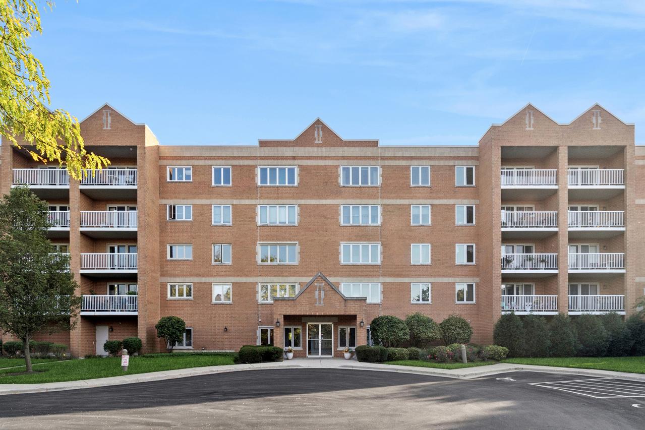 7450 N Waukegan Rd. #404, Niles, IL 60714