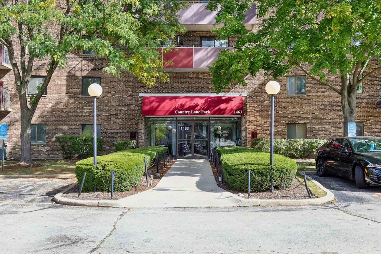1463 Mercury Dr. #304, Schaumburg, IL 60193